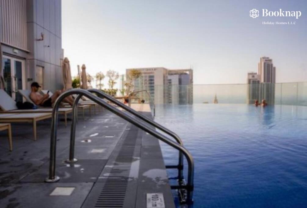 Cozy & Stylish 1 Bhk At Marina Star *