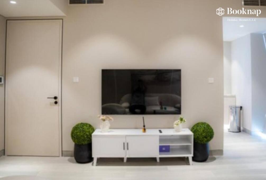 Cozy & Stylish 1 Bhk At Marina Star *