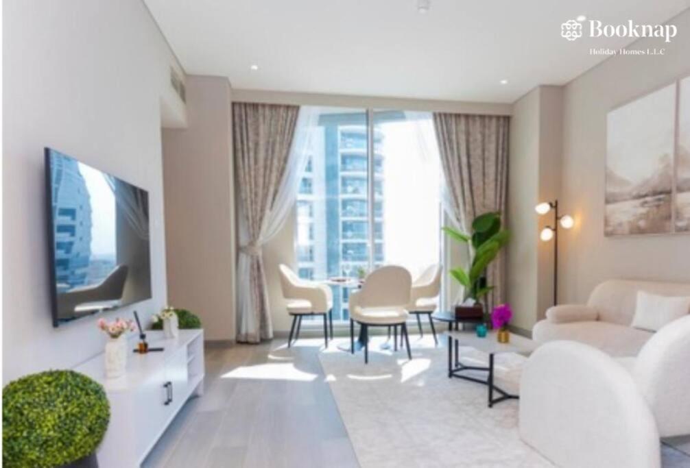 Cozy & Stylish 1 Bhk At Marina Star Apartment